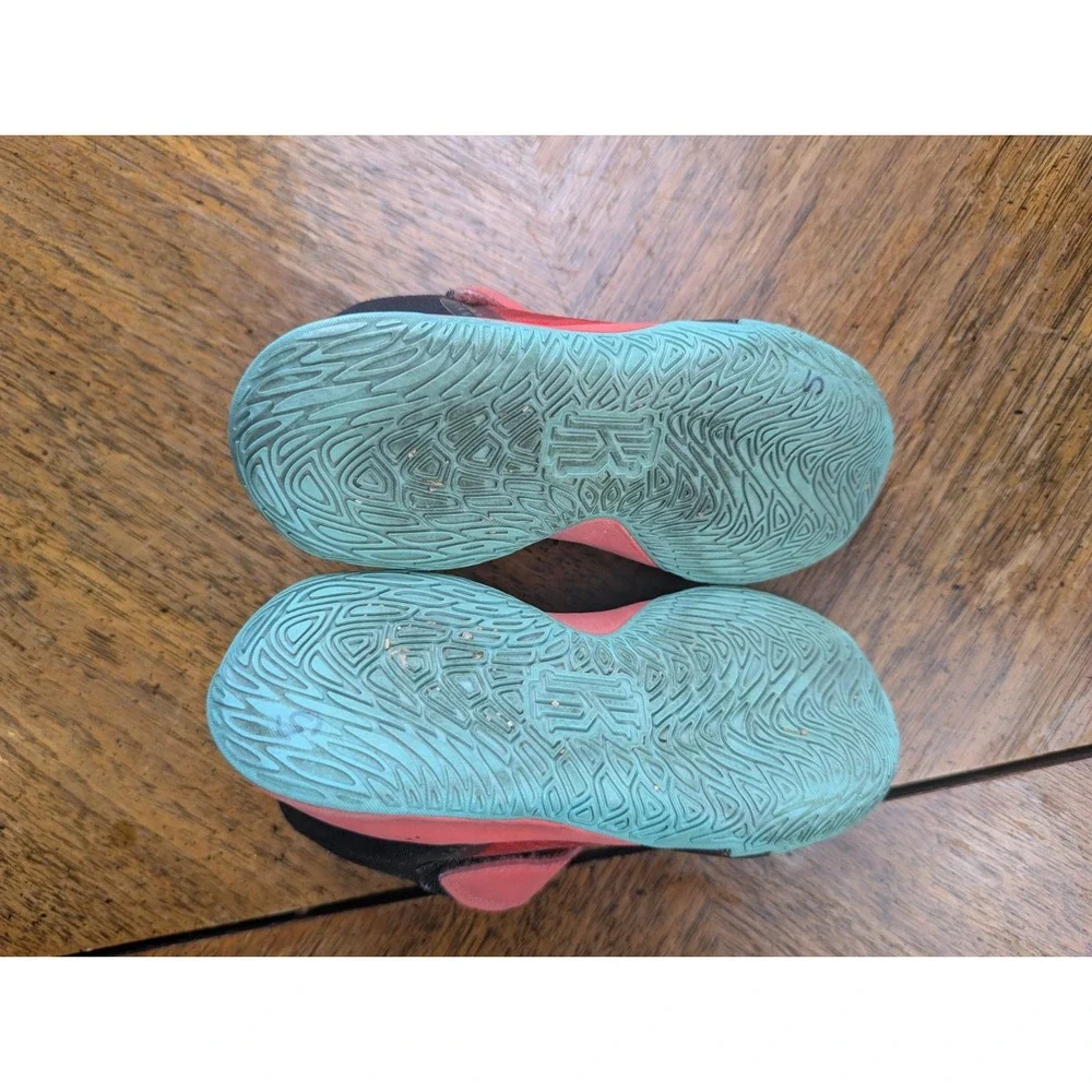 Nike Kyrie Flytrap YOUTH 11C Magic Ember Dynamic Turquoise DD0339-808